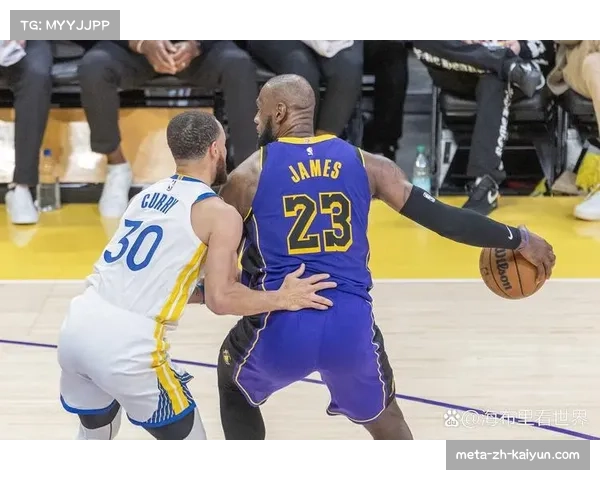 布克生涯第100次单场得分助攻同时领跑全队，比肩库里利拉德